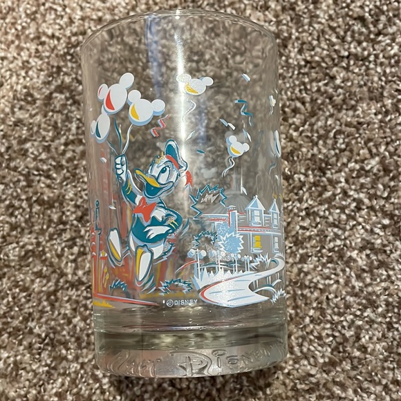 Disney World 25th Anniversary McDonalds cups - Picture 3 of 8